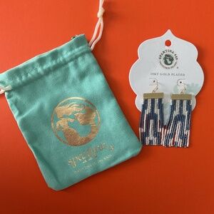New with tags Spartina 449 blue and white beaded dangle earrings 18k gold plated